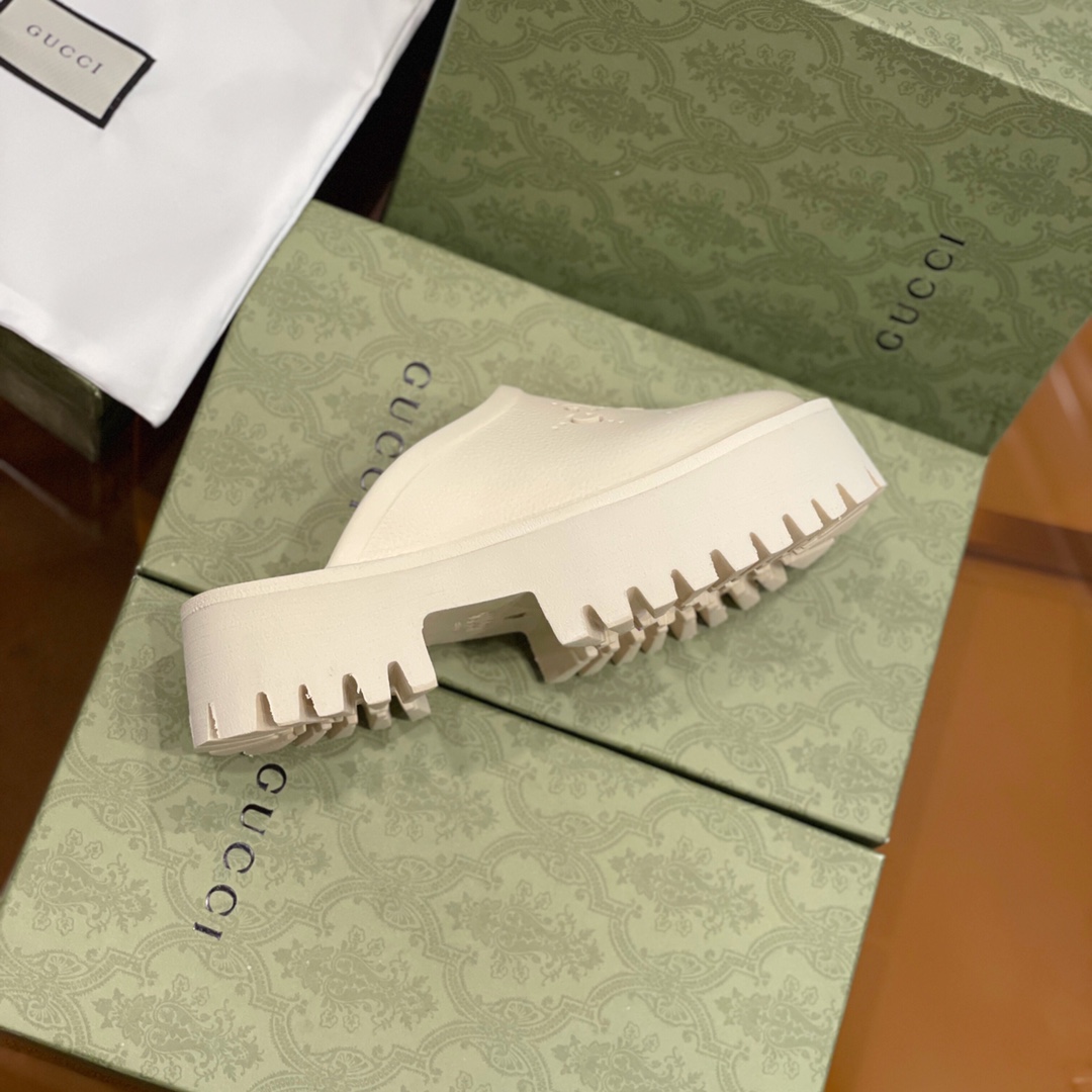Gucci GG Slides - FashionPlug