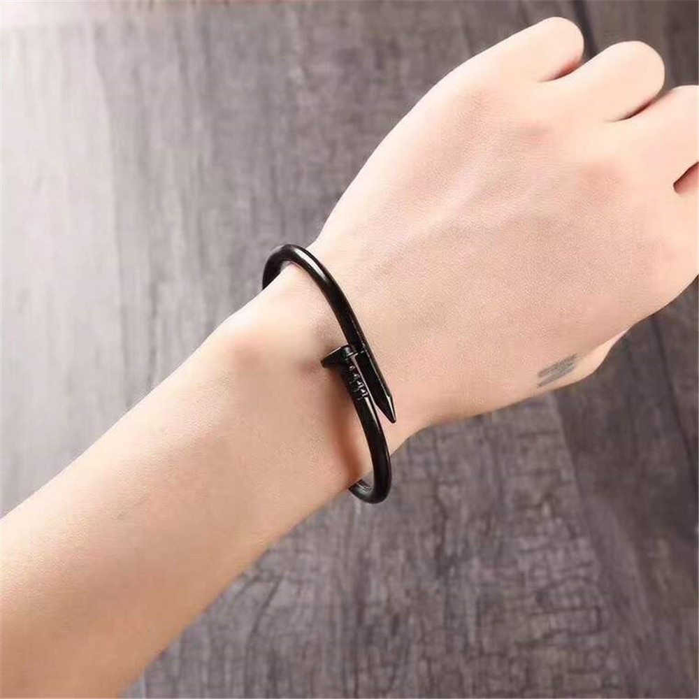 Cartier Bracelet - FashionPlug