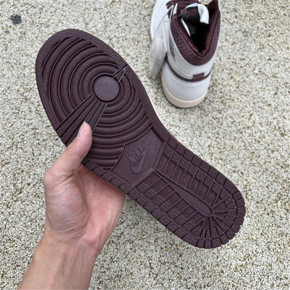 Jordan AJ1 Sneaker - FashionPlug