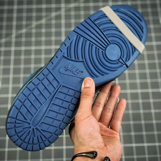 Nike SB Dunk Low Blue Lobster 2009 Sneaker - FashionPlug