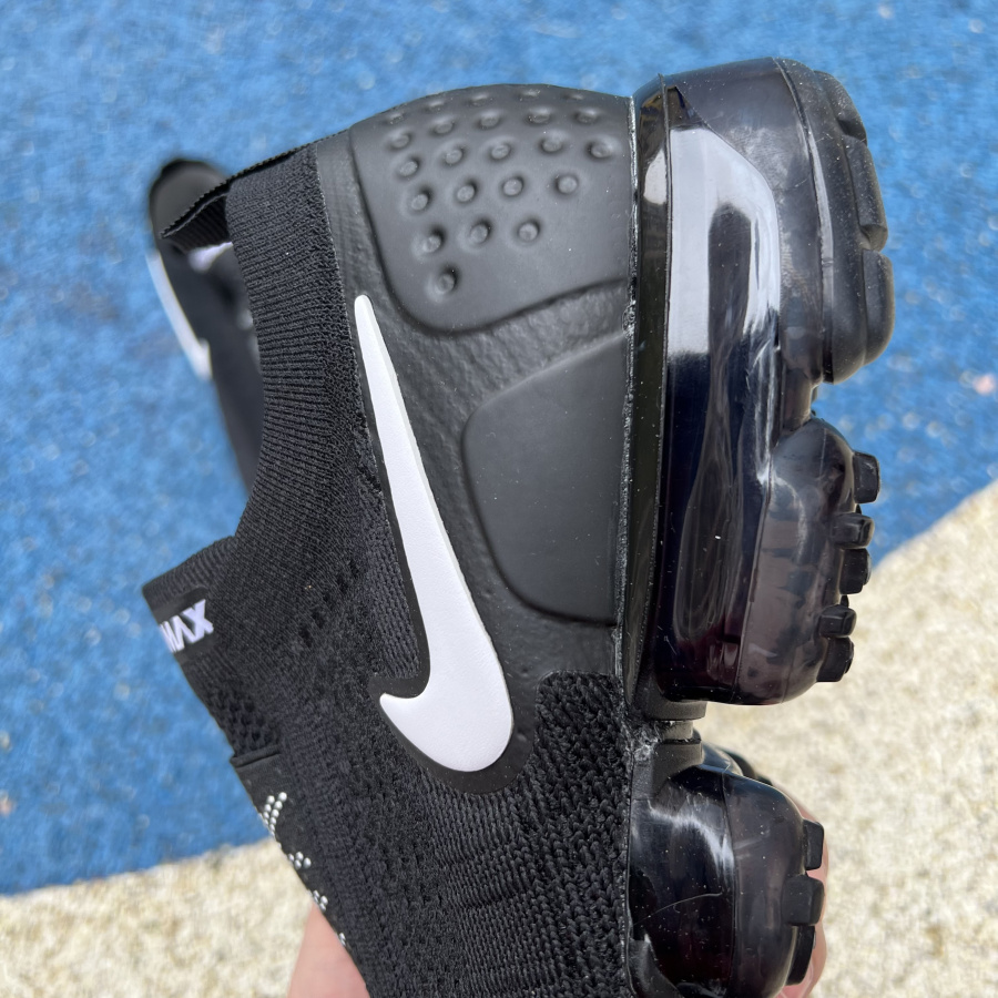 Nike Air Vapormax Moc 2 Sneaker - FashionPlug