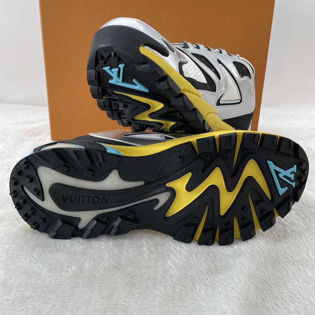 Louis Vuitton Runner Tatic Sneaker(Upon UK Size) - FashionPlug
