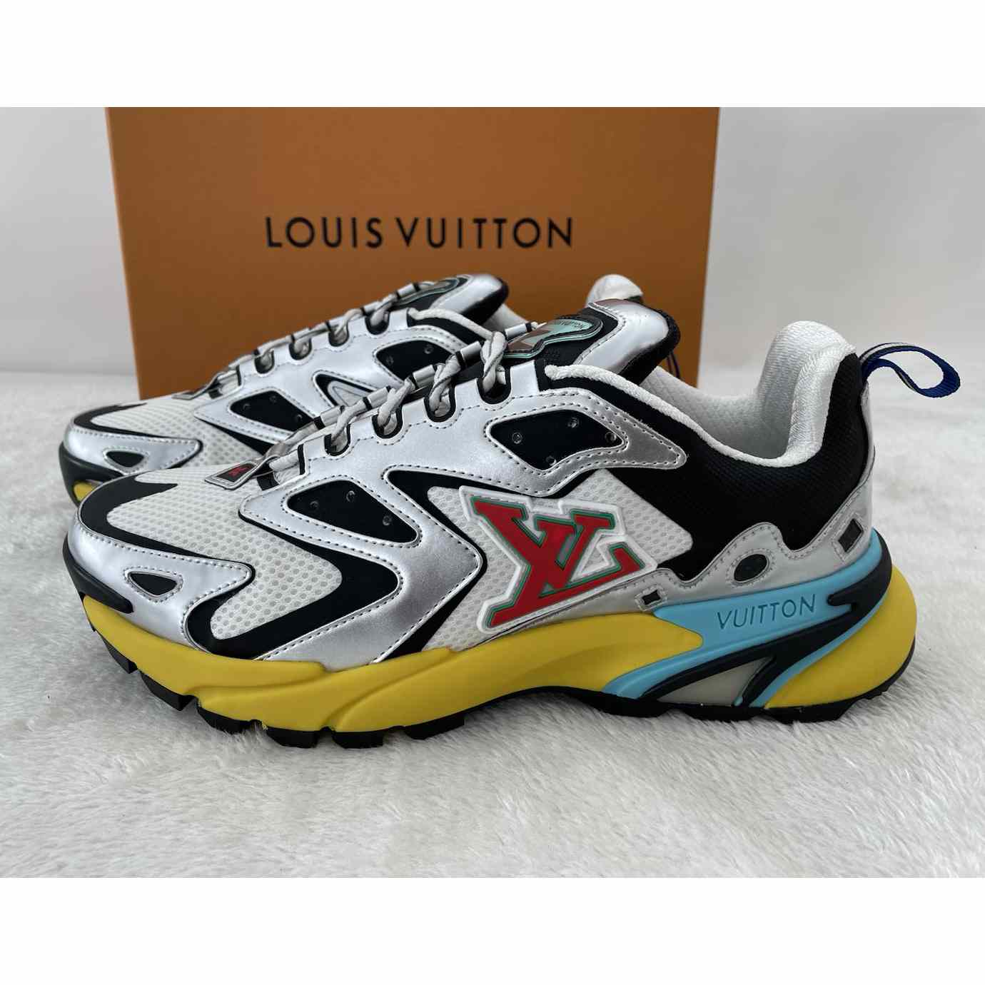 Louis Vuitton Runner Tatic Sneaker(Upon UK Size) - FashionPlug