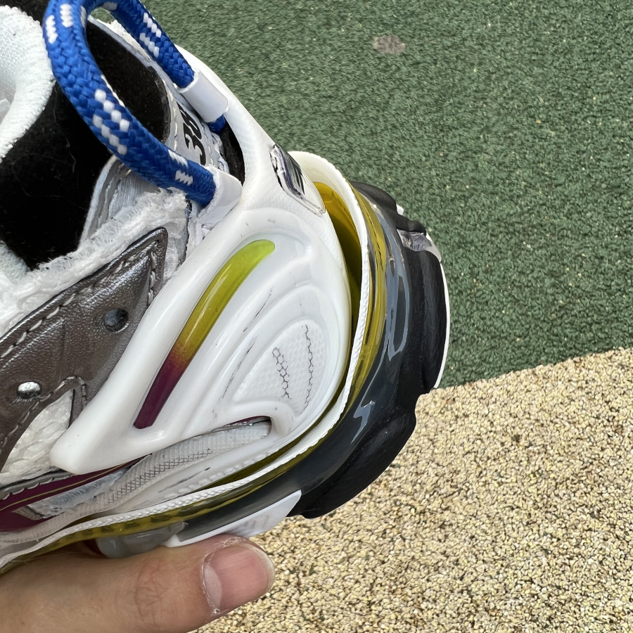 Balenciaga Men's Runner Trainers - FashionPlug