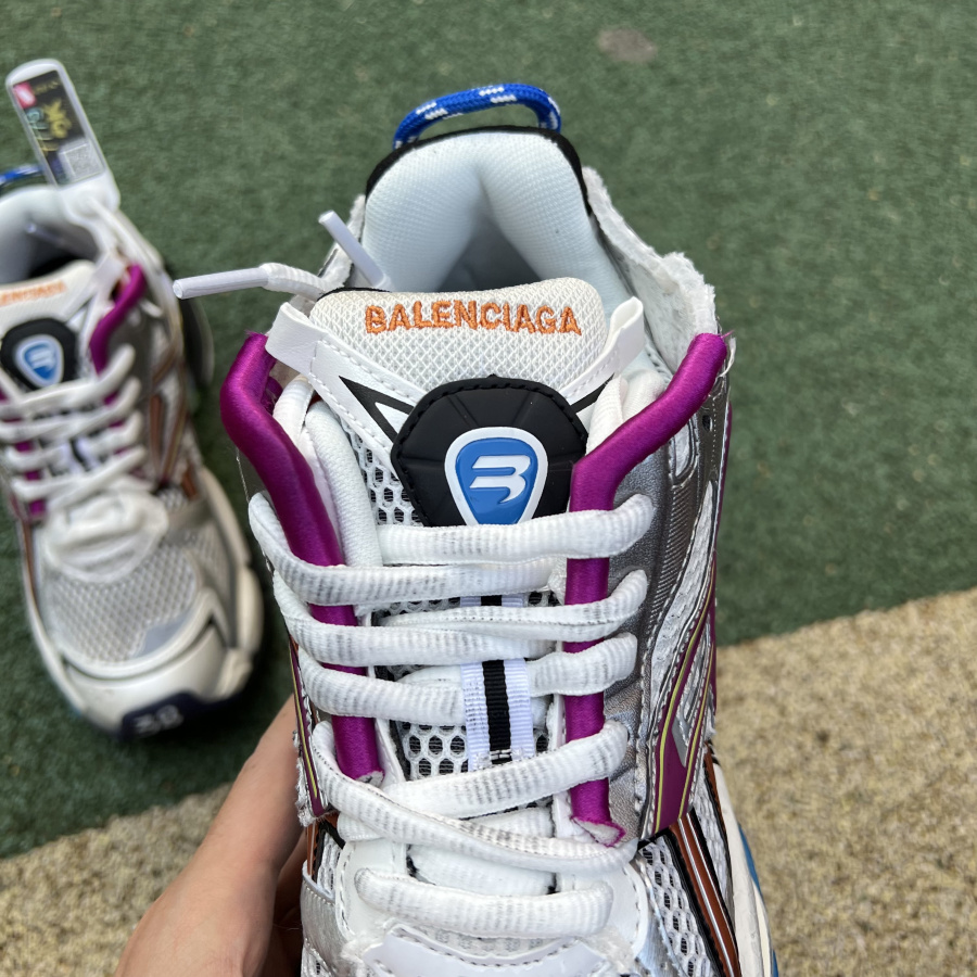 Balenciaga Men's Runner Trainers - FashionPlug