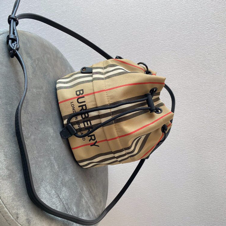 Burberry Shoulder Bag (Size 18*19.5*14cm) - FashionPlug