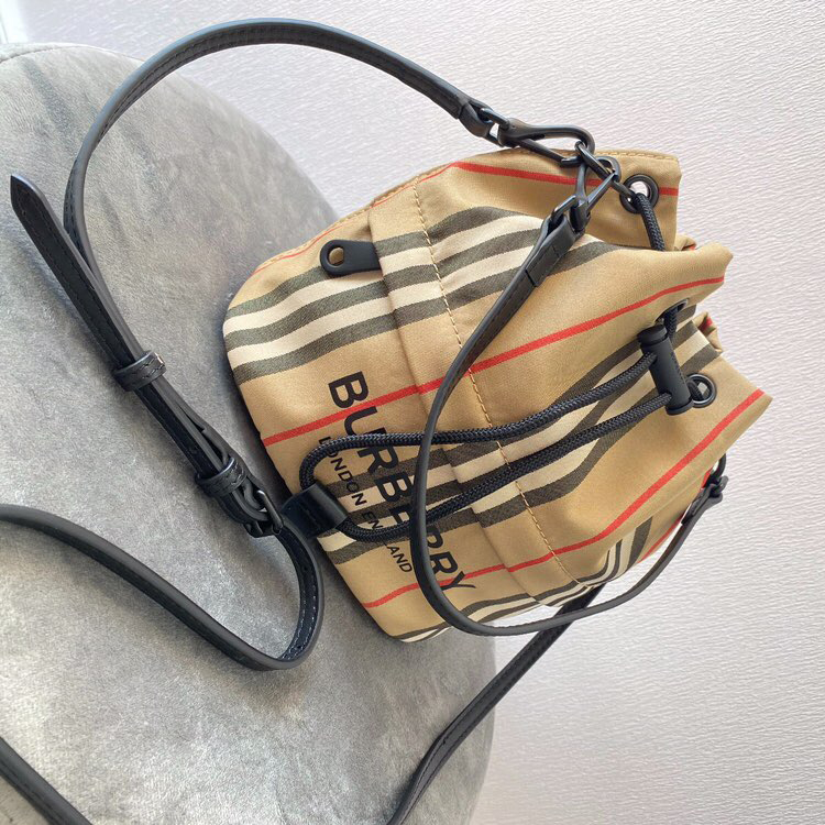 Burberry Shoulder Bag (Size 18*19.5*14cm) - FashionPlug