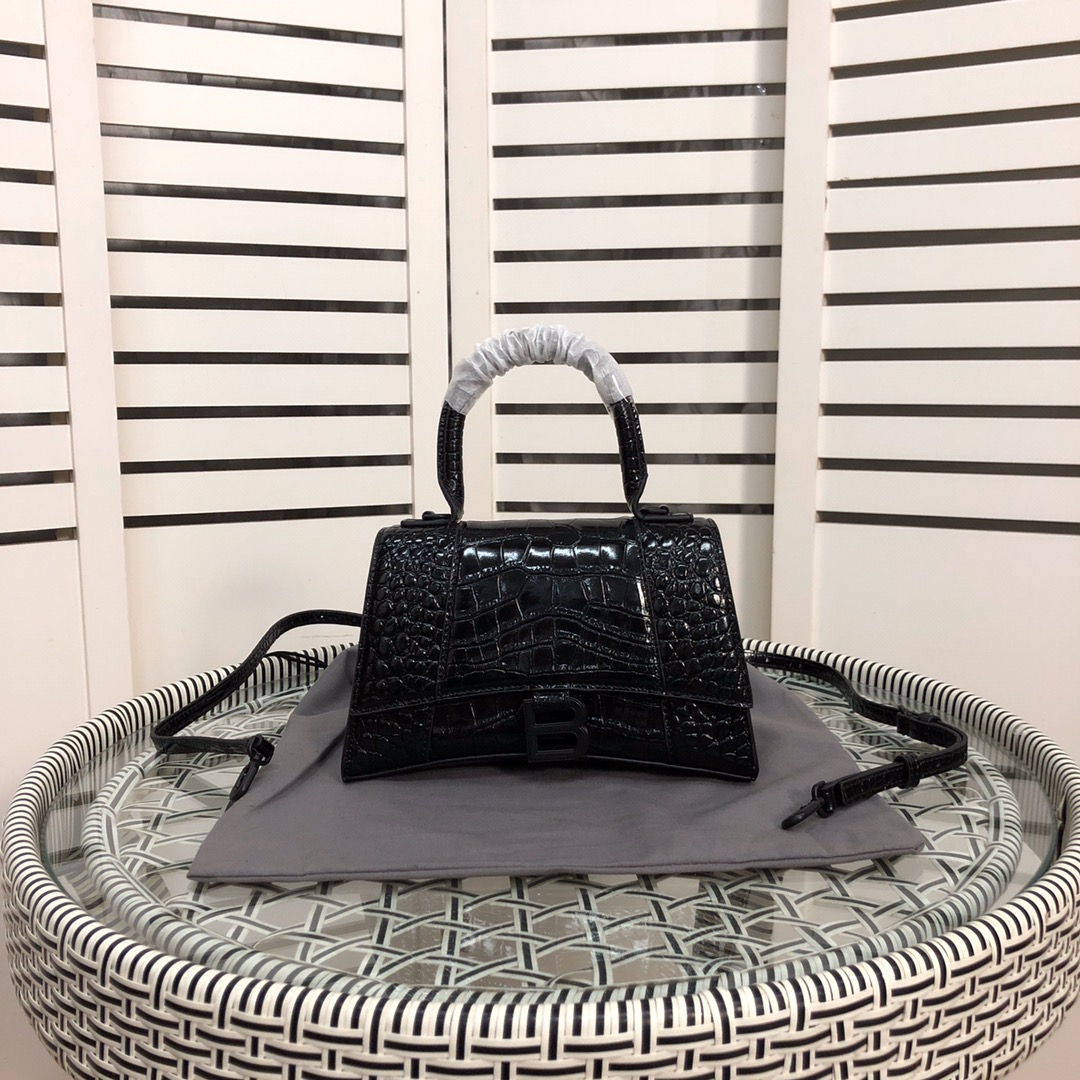 Balenciaga Women's Handbag - FashionPlug