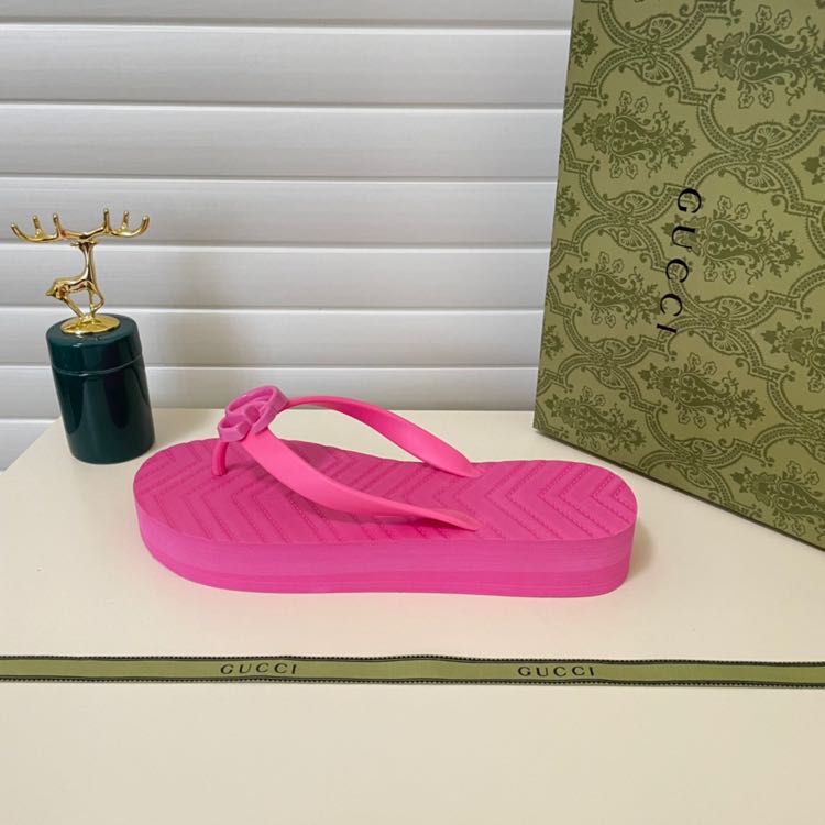 Gucci Thong Sandal With Double G - FashionPlug