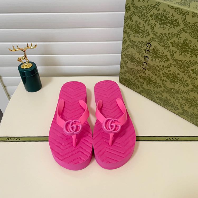 Gucci Thong Sandal With Double G - FashionPlug