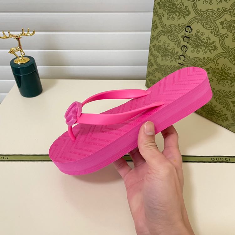 Gucci Thong Sandal With Double G - FashionPlug