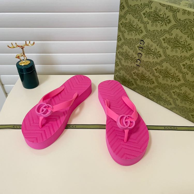 Gucci Thong Sandal With Double G - FashionPlug