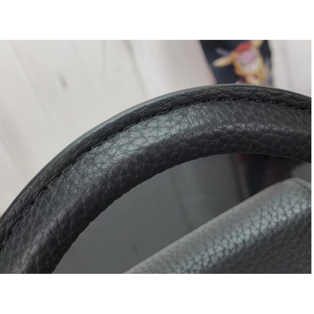 Louis Vuitton Capucines Mini Handbag In Black(21 x 14 x 8 cm) - FashionPlug
