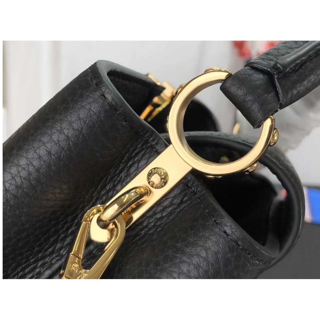 Louis Vuitton Capucines Mini Handbag In Black(21 x 14 x 8 cm) - FashionPlug