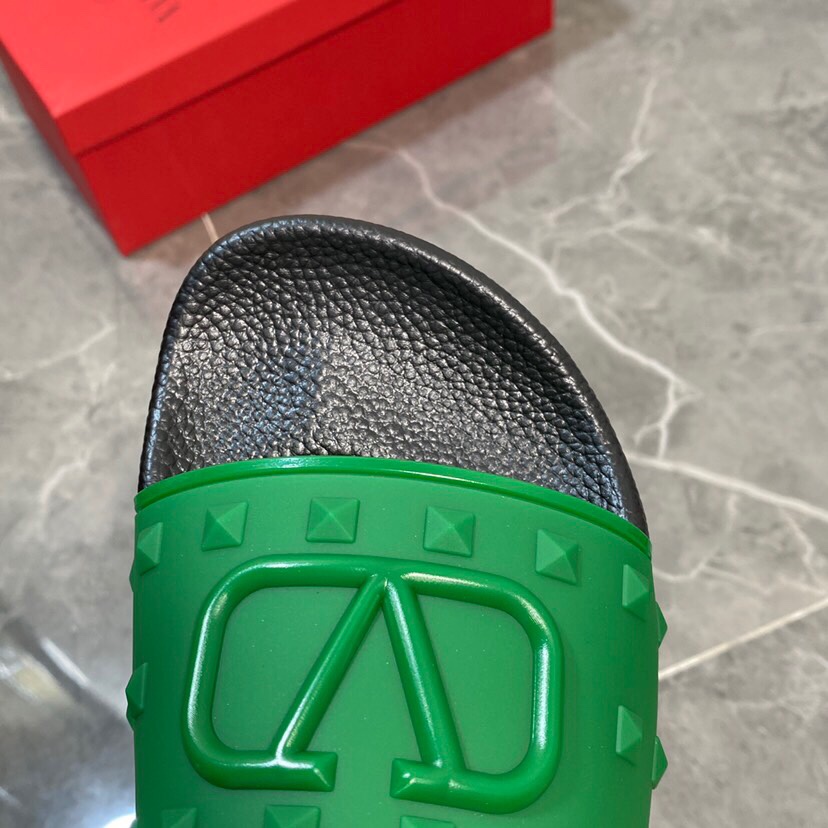 Valenti Garavani Summer V Logo Singature Sandal In Green - FashionPlug