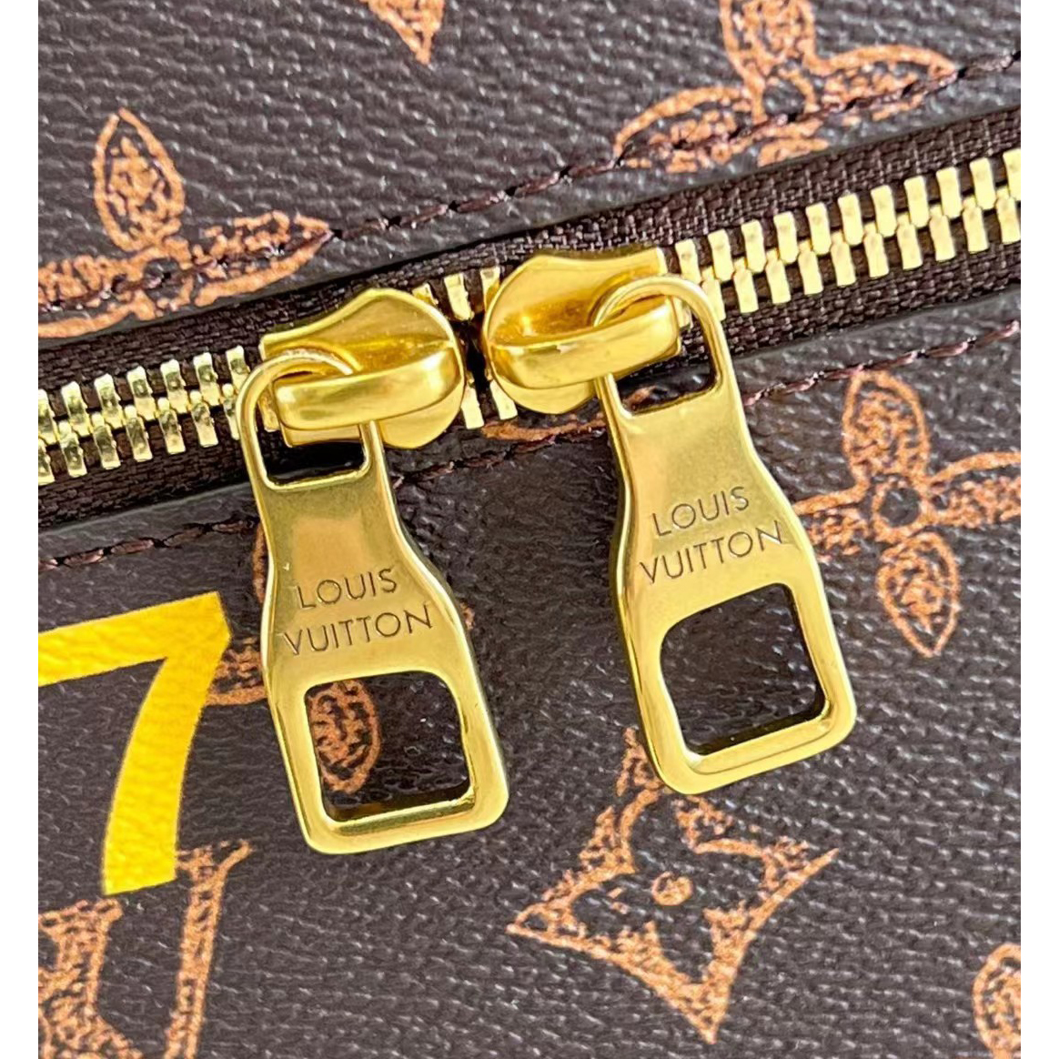 Louis Vuitton Vertical Box Trunk Handbag(15.5-22-7.5 CM) - FashionPlug