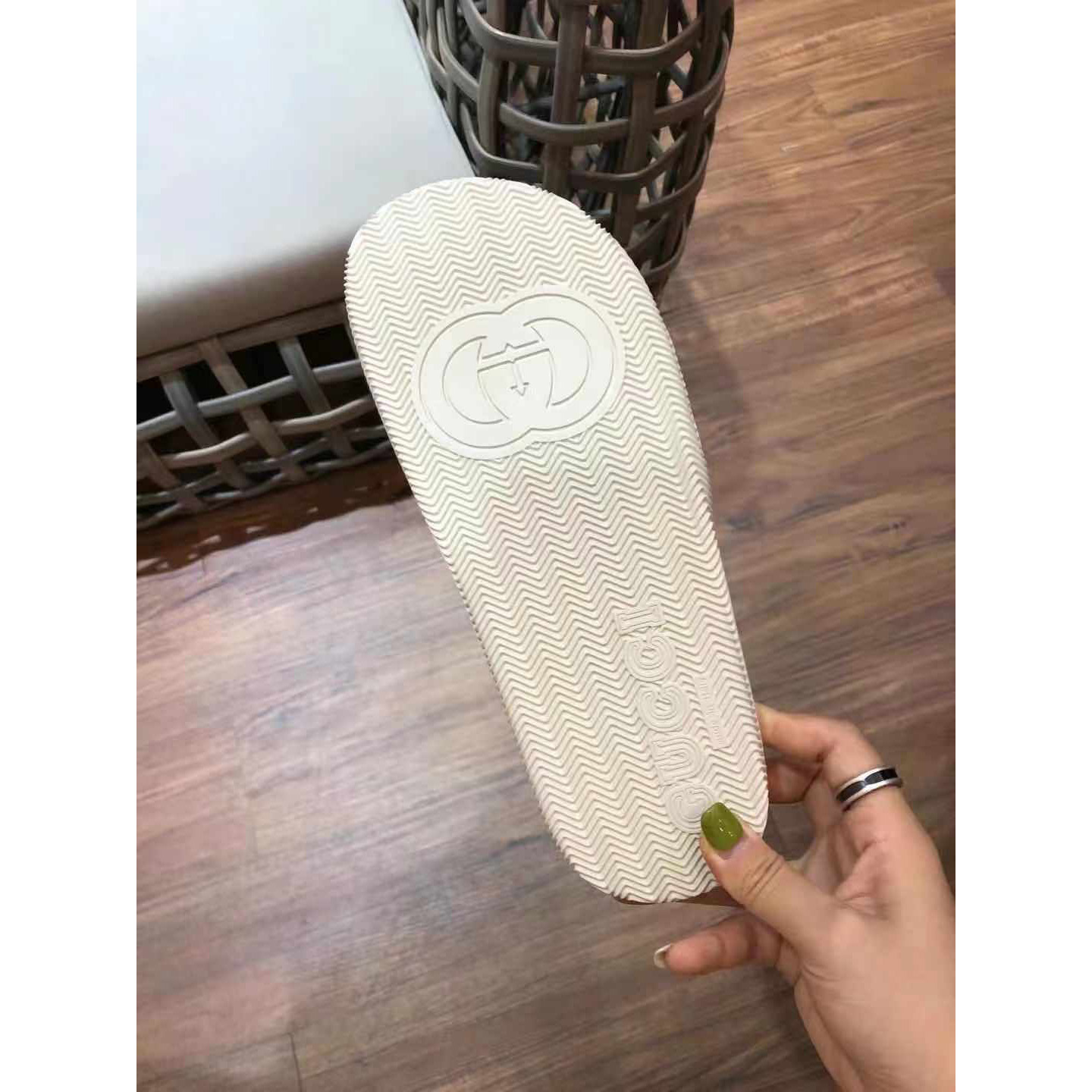 Gucci Men's Interlocking G Slide Sandal - FashionPlug