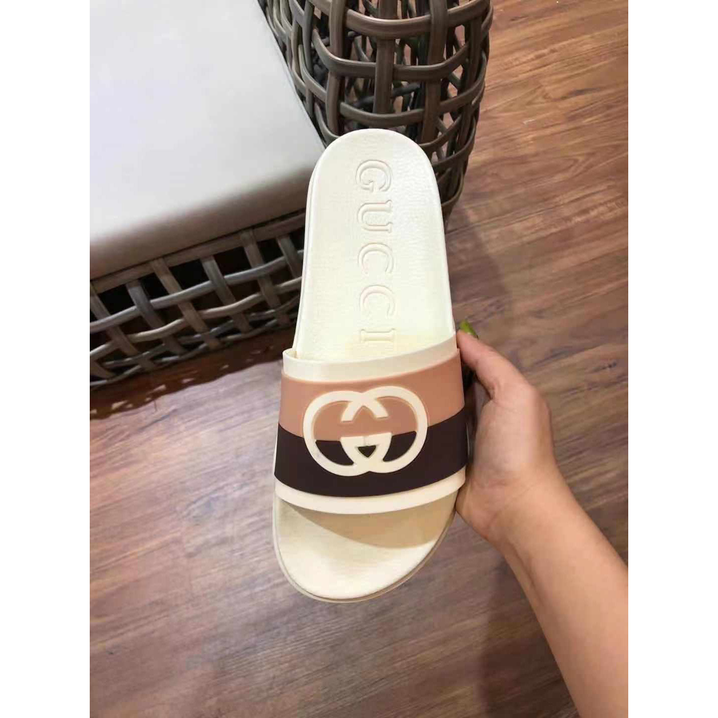 Gucci Men's Interlocking G Slide Sandal - FashionPlug