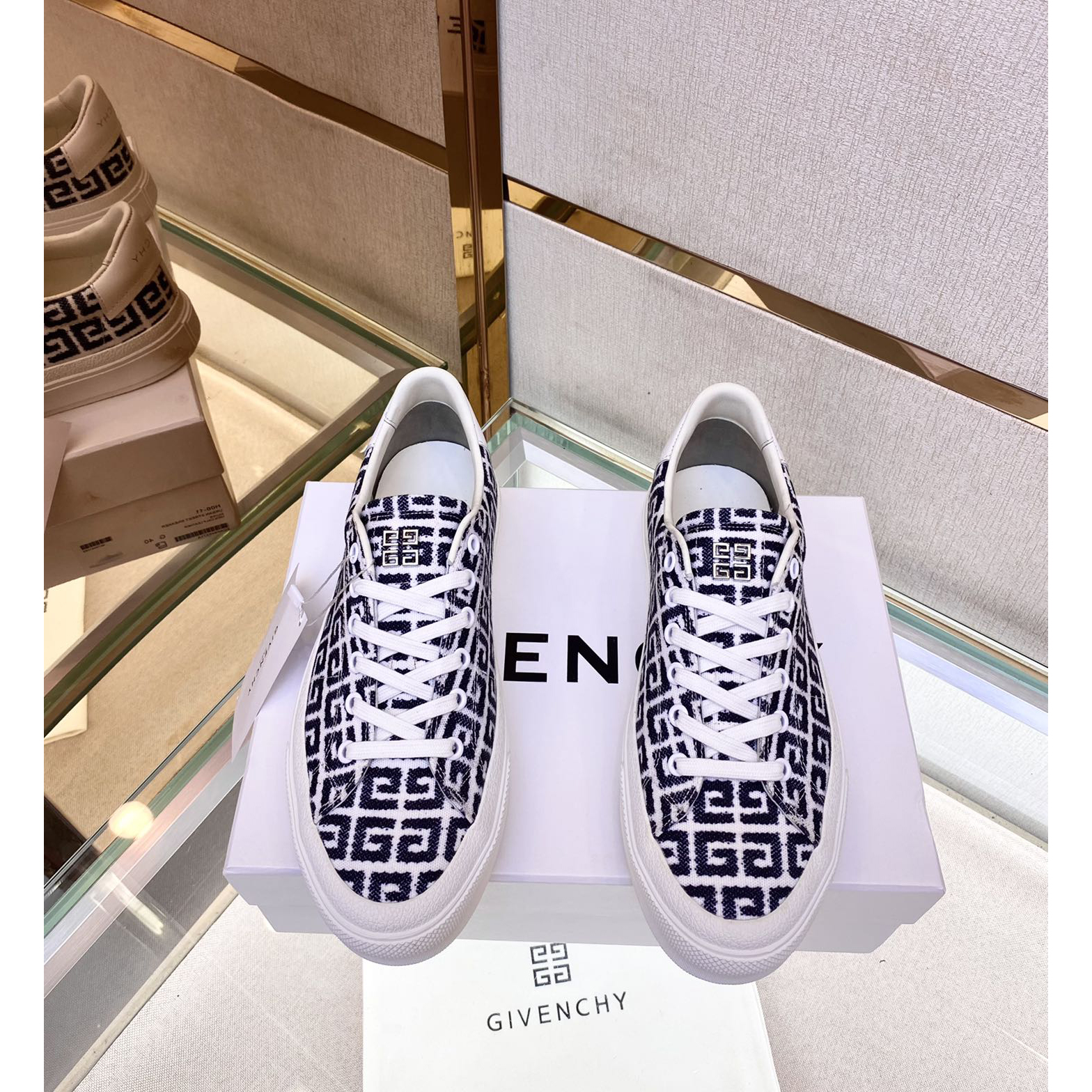 Givenchy Logo Print Low-Top Sneakers - FashionPlug