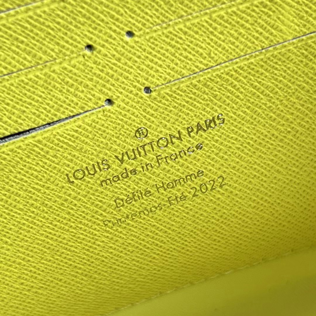 Louis Vuitton Vsoft Trunk Wearable Wallet(22.5-14-5 CM) - FashionPlug