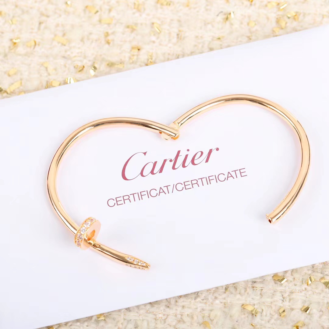 Cartier Bracelet - FashionPlug