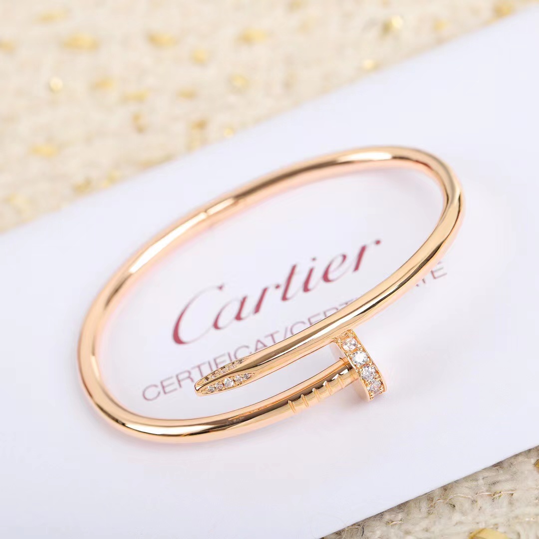 Cartier Bracelet - FashionPlug