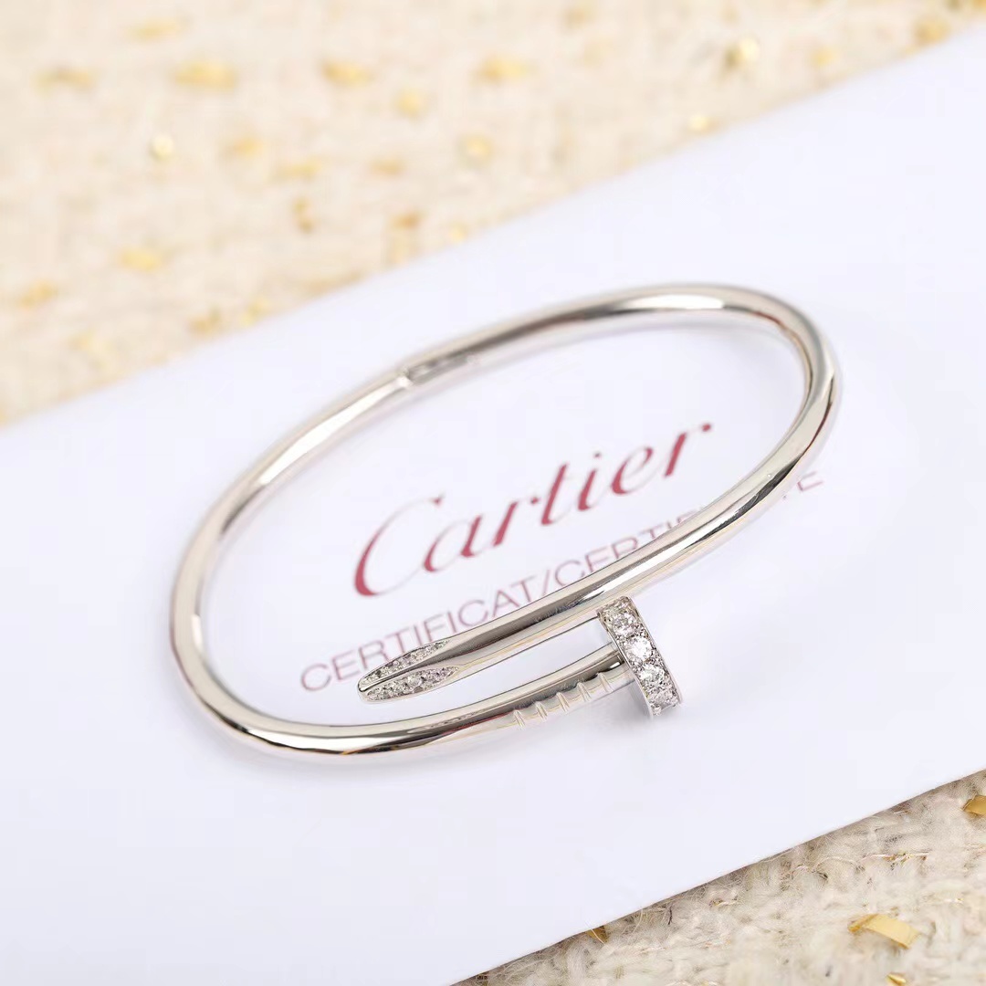 Cartier Bracelet - FashionPlug