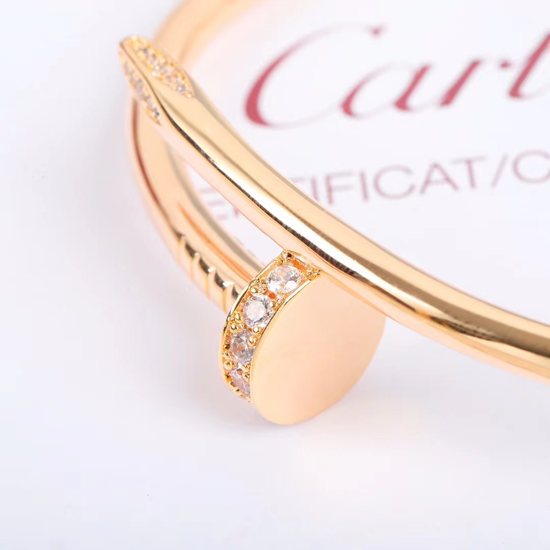 Cartier Bracelet - FashionPlug