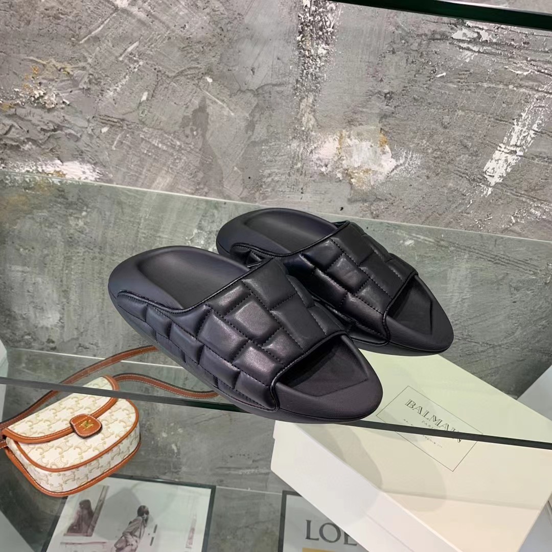 Balmain B-IT Quilted Leather Slides - FashionPlug