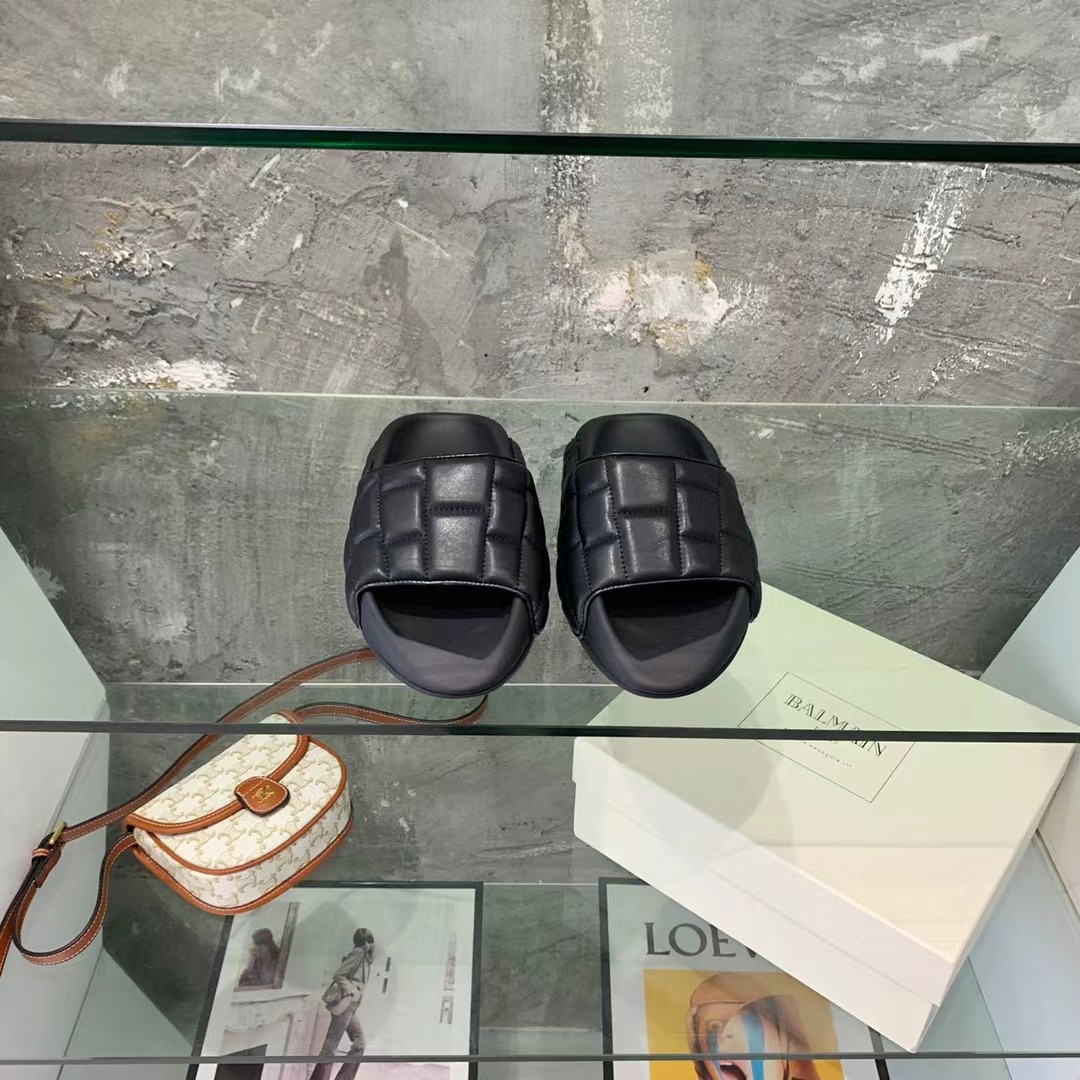 Balmain B-IT Quilted Leather Slides - FashionPlug