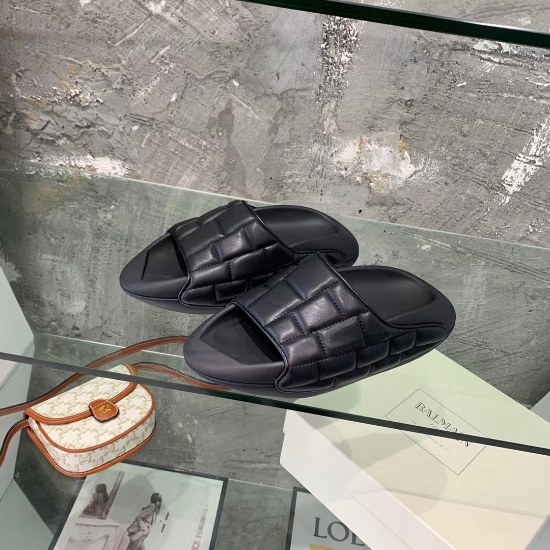 Balmain B-IT Quilted Leather Slides - FashionPlug