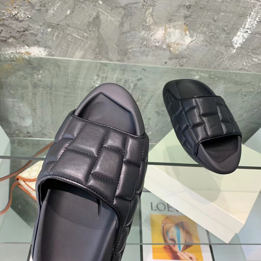 Balmain B-IT Quilted Leather Slides - FashionPlug