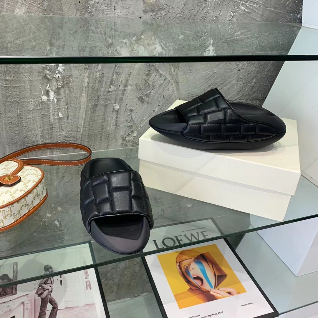 Balmain B-IT Quilted Leather Slides - FashionPlug
