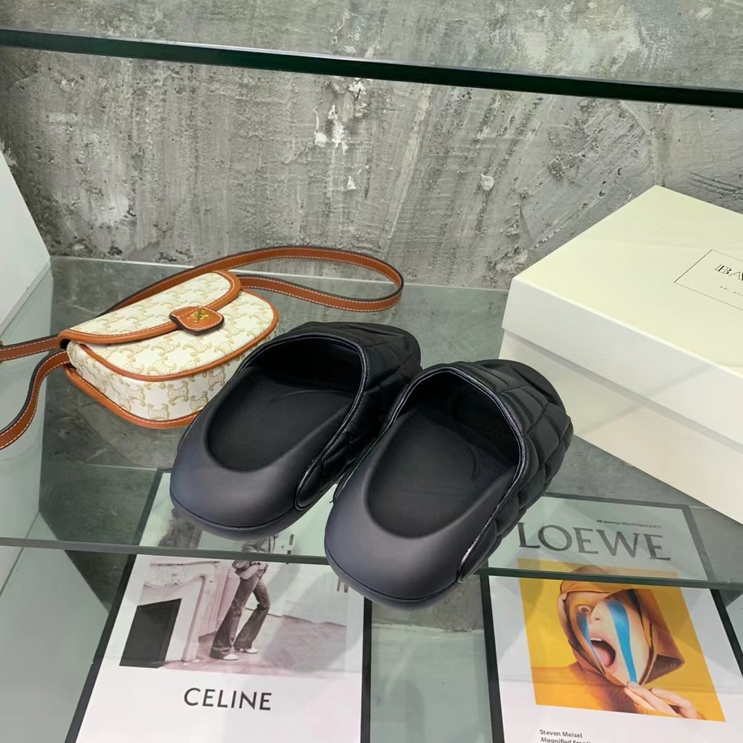 Balmain B-IT Quilted Leather Slides - FashionPlug