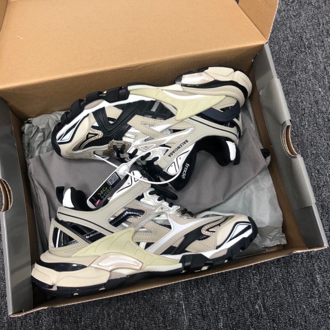 Balenciaga Track.2 Sneaker - FashionPlug