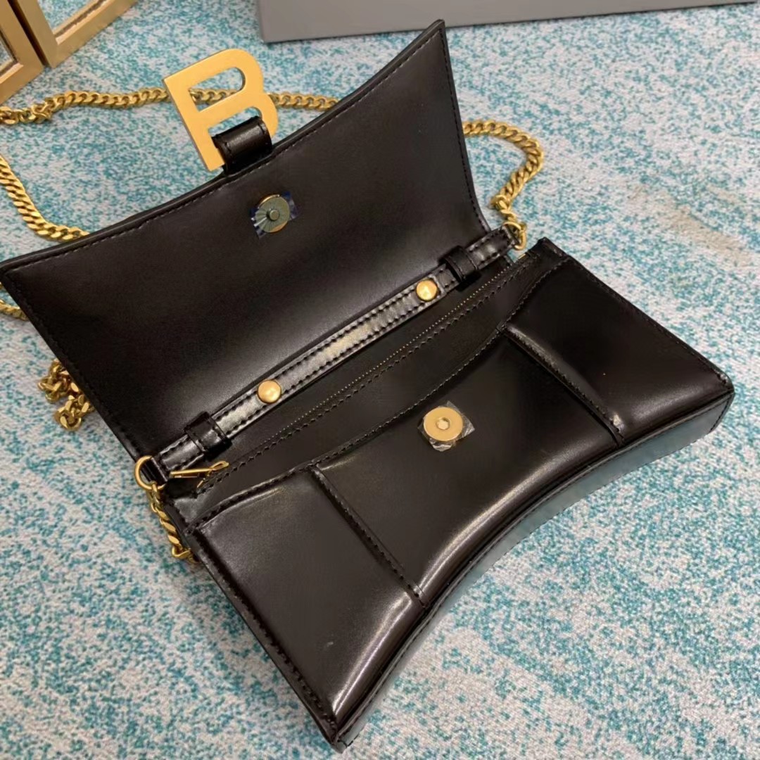 Balenciaga Hourglass Wallet On Chain (19.5-12-5cm) - FashionPlug