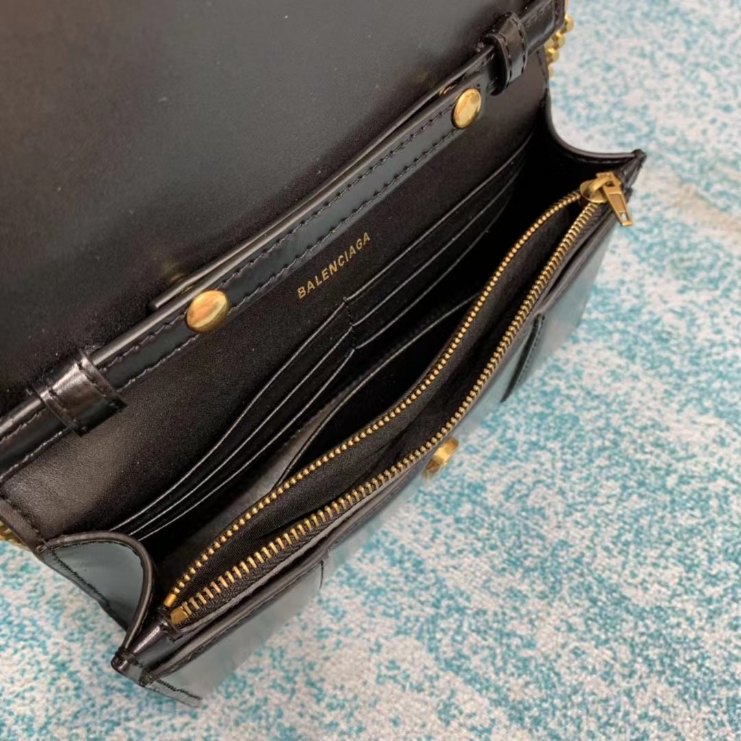 Balenciaga Hourglass Wallet On Chain (19.5-12-5cm) - FashionPlug