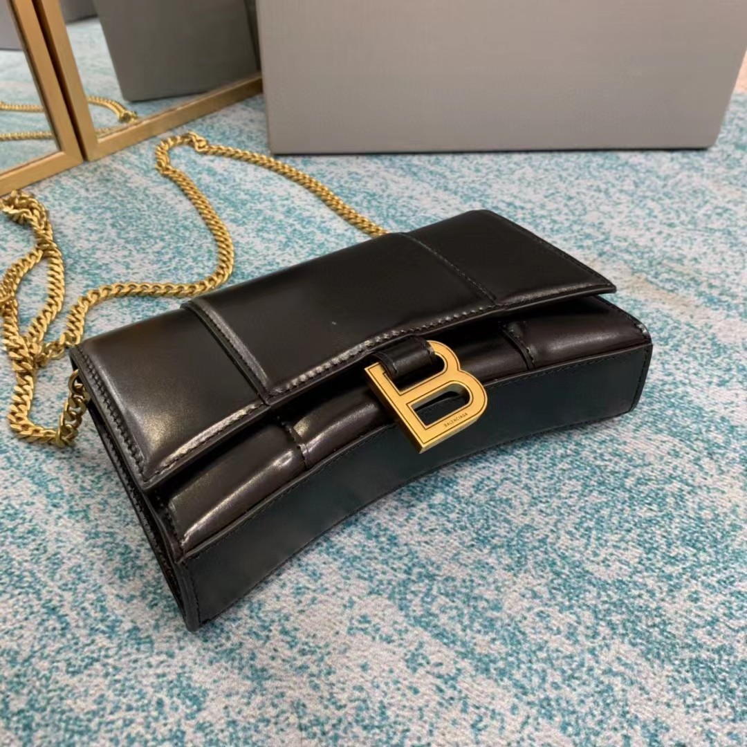 Balenciaga Hourglass Wallet On Chain (19.5-12-5cm) - FashionPlug