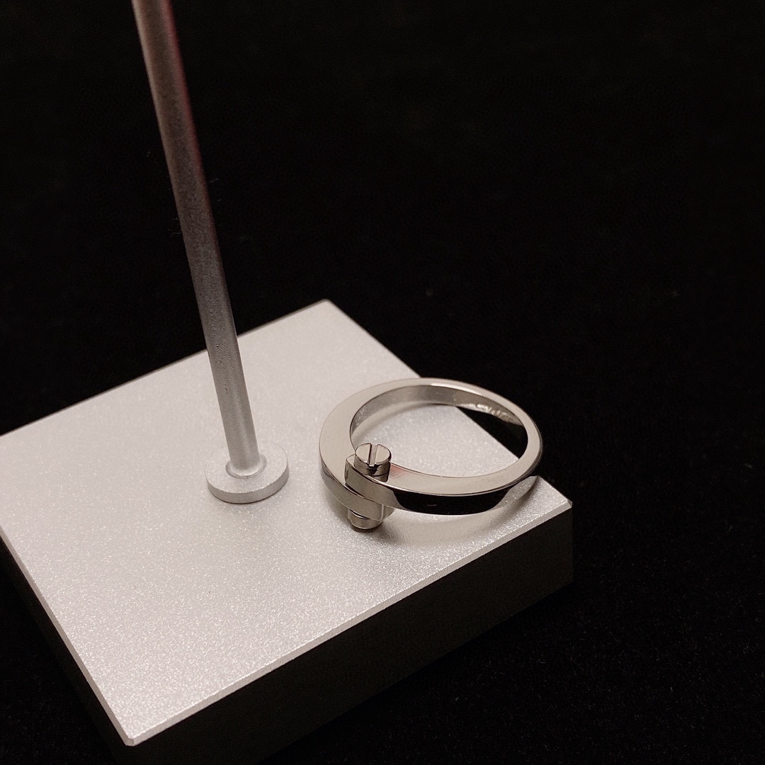 Cartier Ring  - FashionPlug