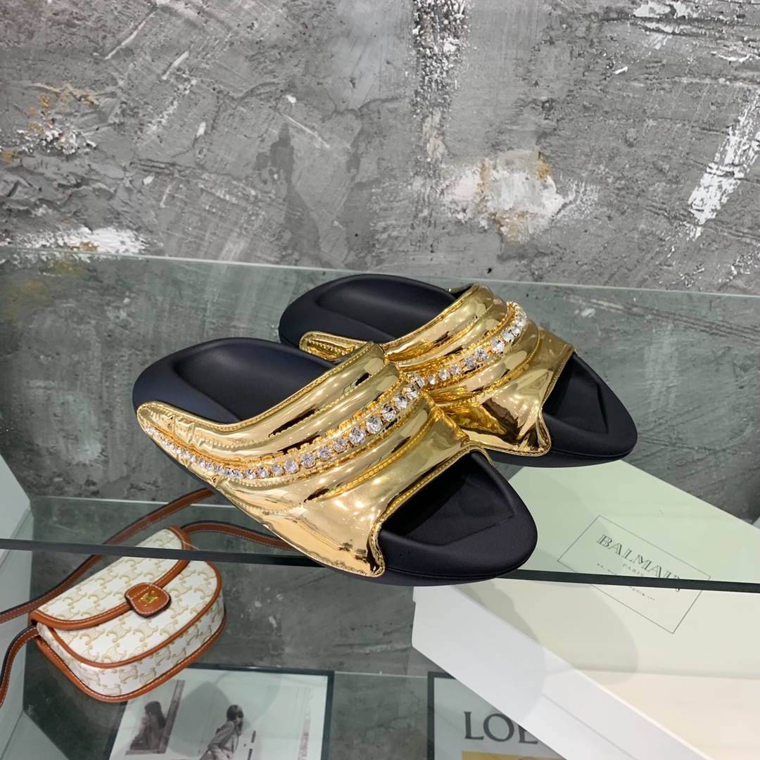 Balmain B-It-Puffy Slides - FashionPlug