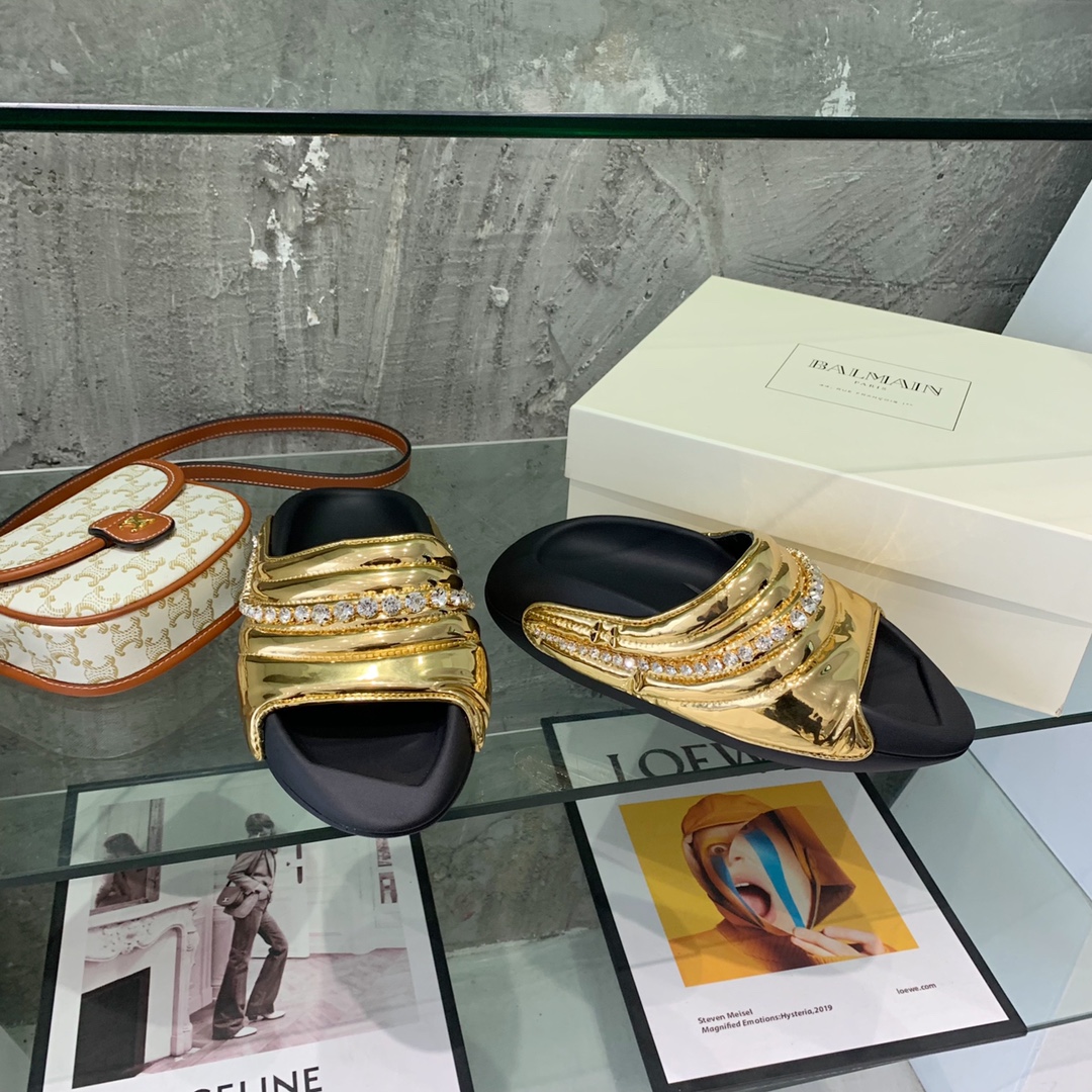 Balmain B-It-Puffy Slides - FashionPlug