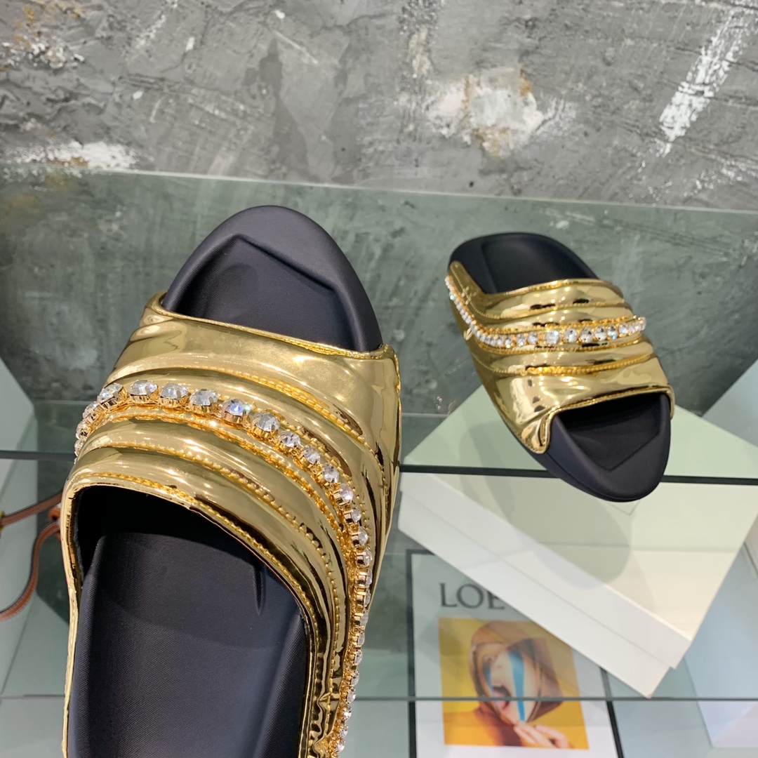 Balmain B-It-Puffy Slides - FashionPlug