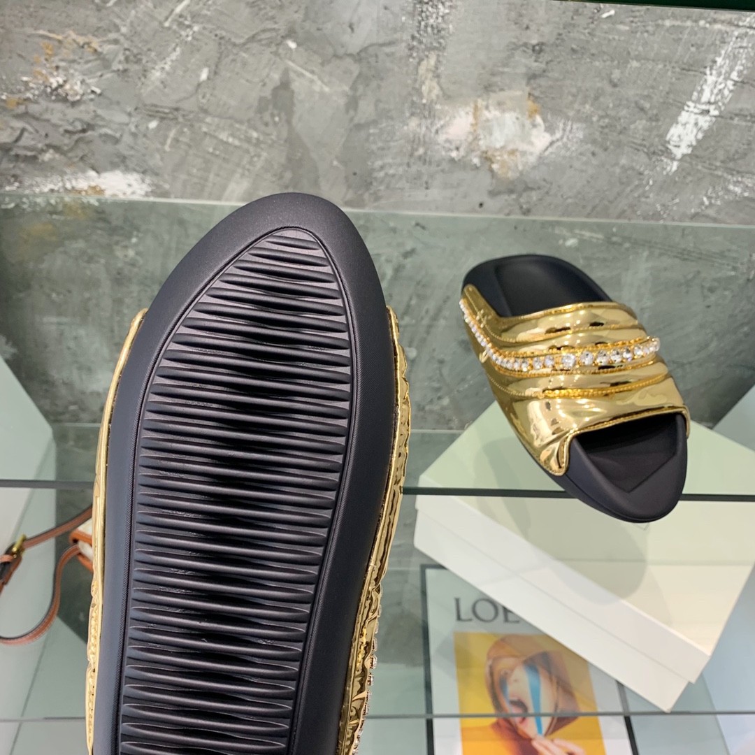 Balmain B-It-Puffy Slides - FashionPlug