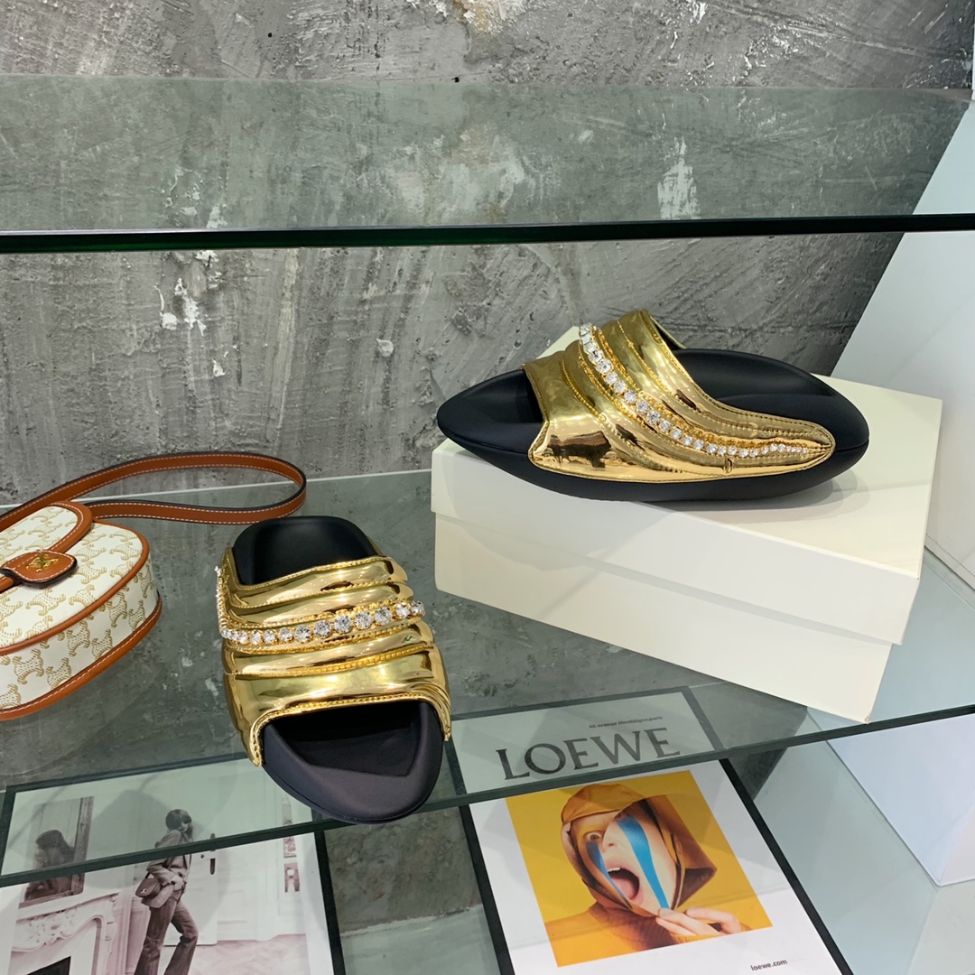 Balmain B-It-Puffy Slides - FashionPlug