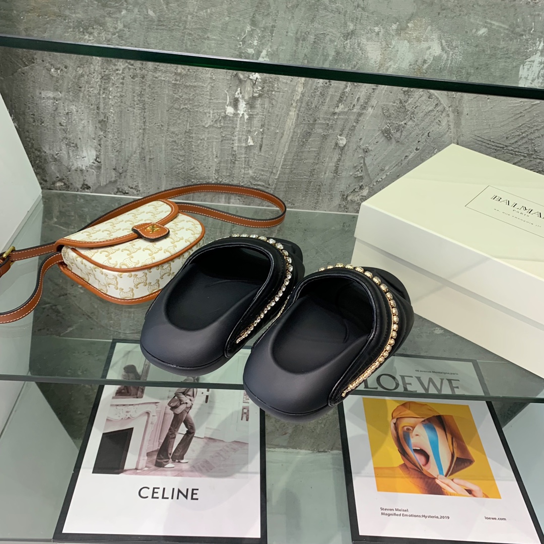Balmain B-It-Puffy Slides - FashionPlug