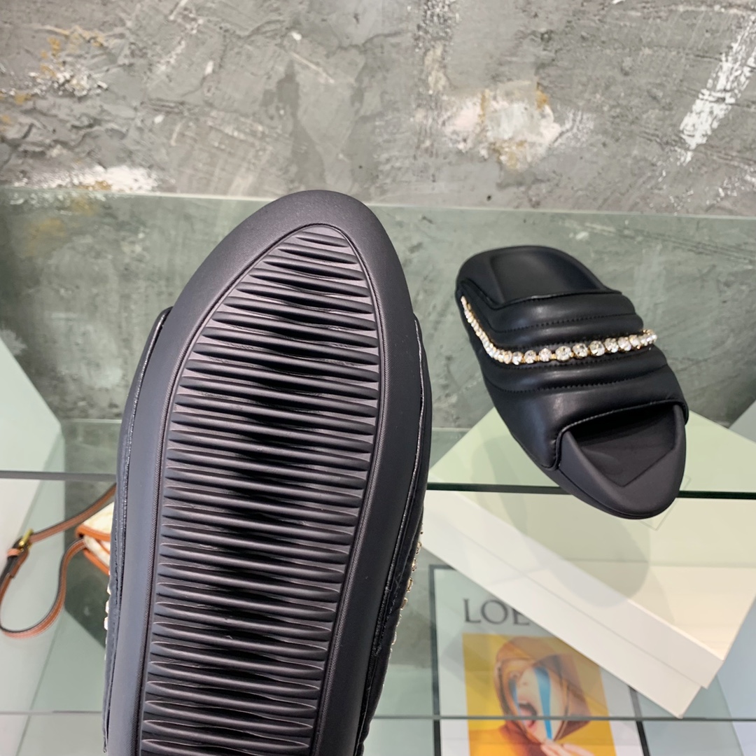 Balmain B-It-Puffy Slides - FashionPlug