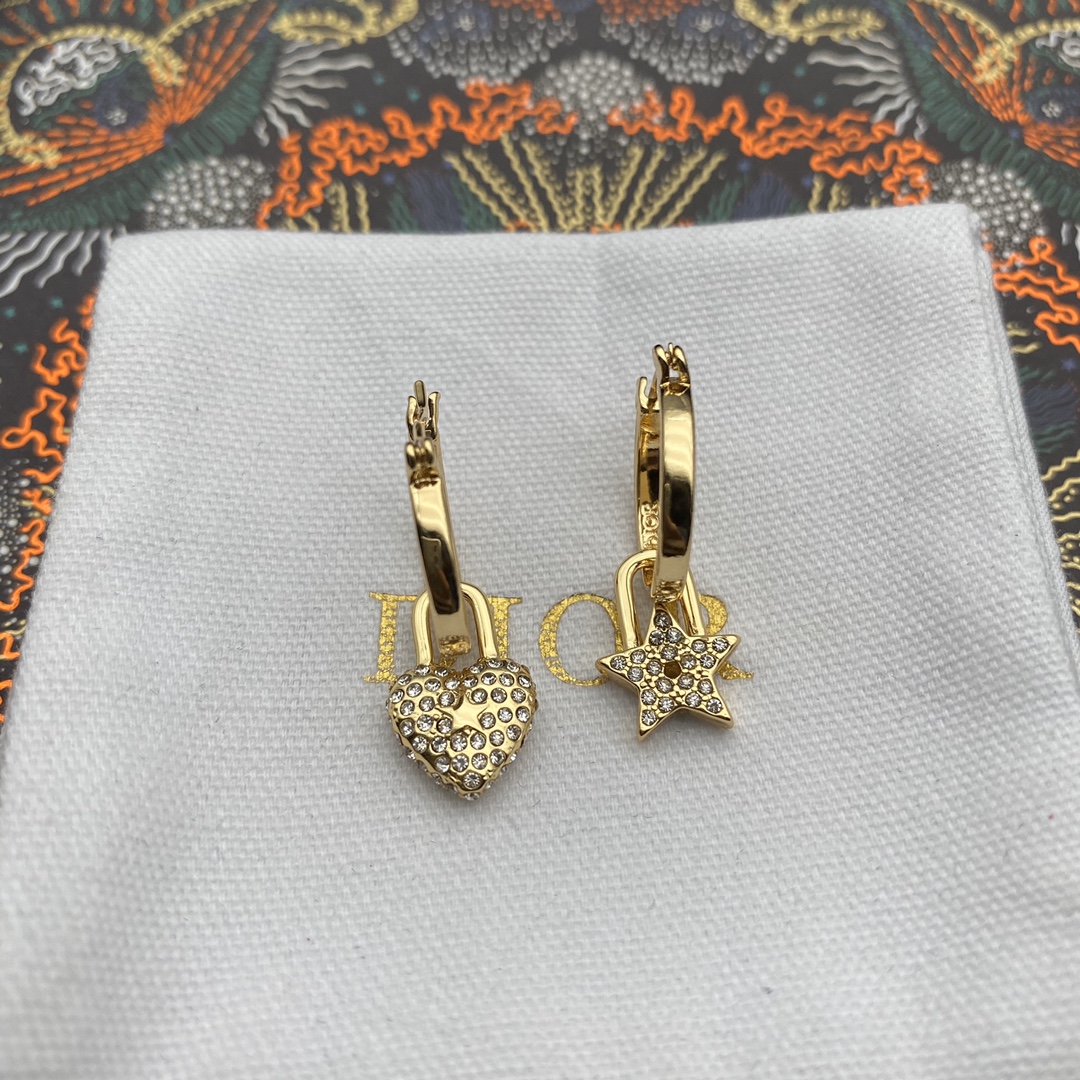 Dior Hearts And Stars Asymmetric Earrings - FashionPlug