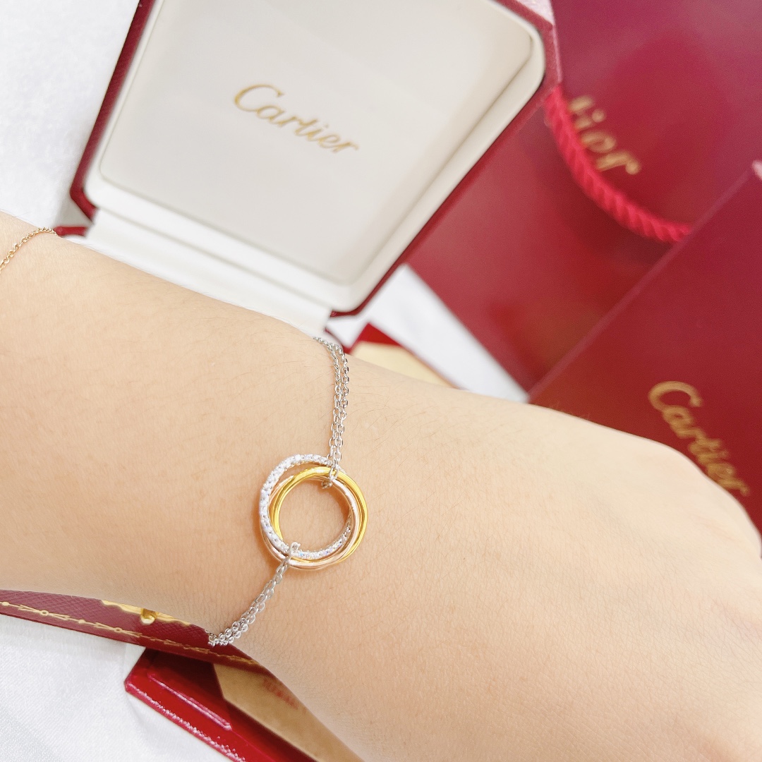 Cartier Bracelet - FashionPlug