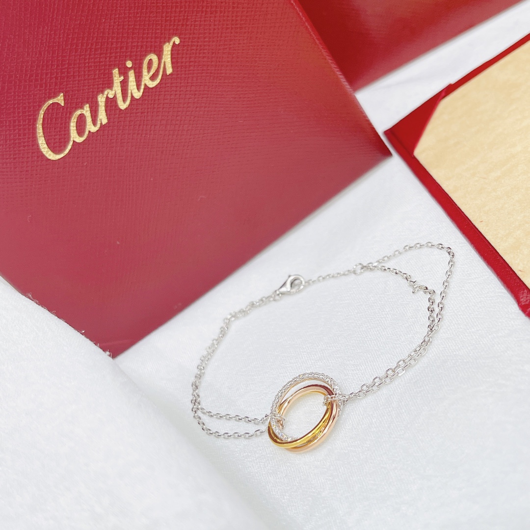 Cartier Bracelet - FashionPlug