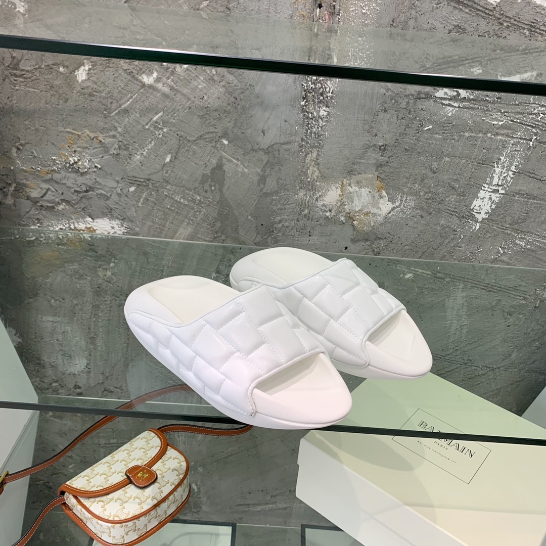 Balmain B-IT Quilted Leather Slides - FashionPlug